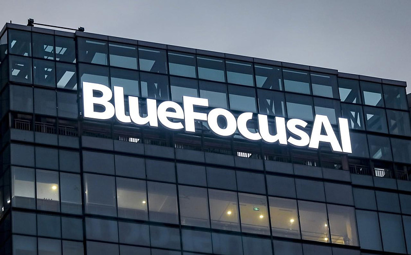 蓝色光标半年 AI 营收 28 亿，揭示中小企业的营销破局密码！